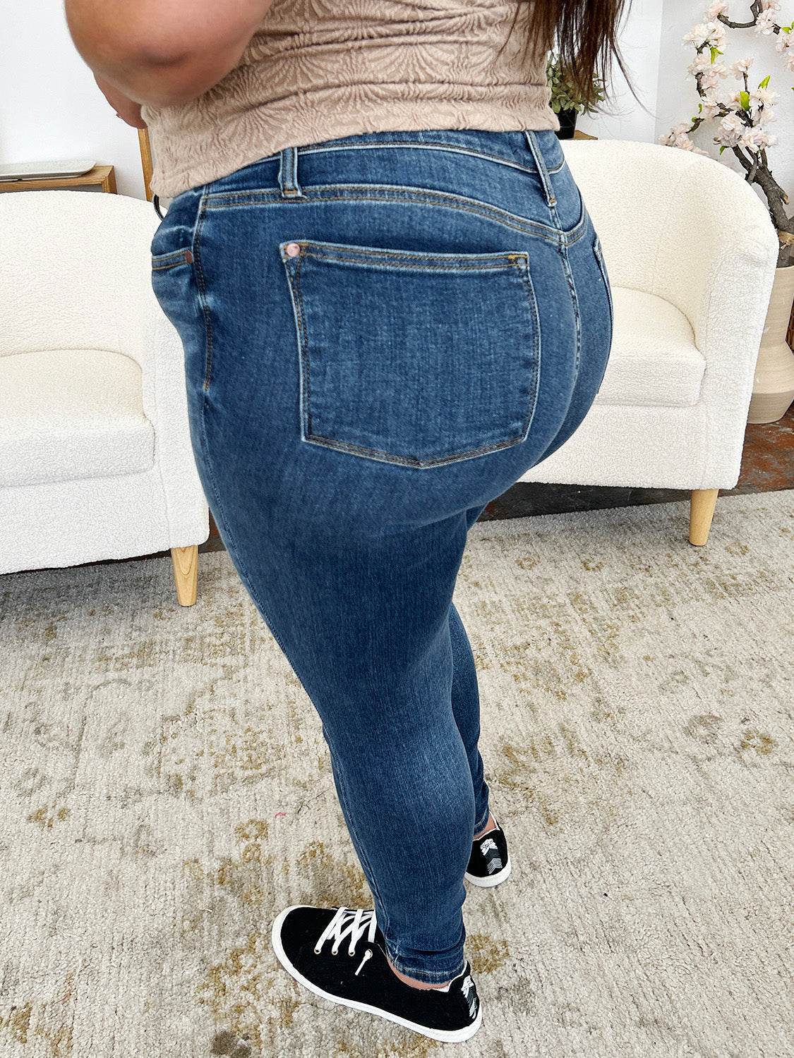 Judy Blue Full Size Classic Handsand Skinny Jeans - Rosa Apparel