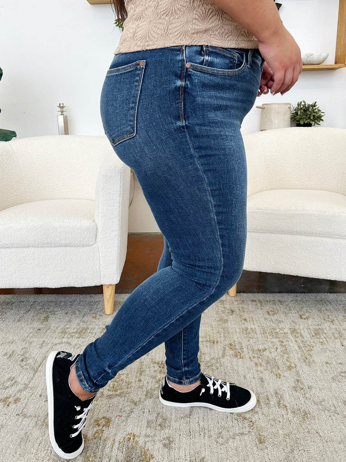 Judy Blue Full Size Classic Handsand Skinny Jeans - Rosa Apparel