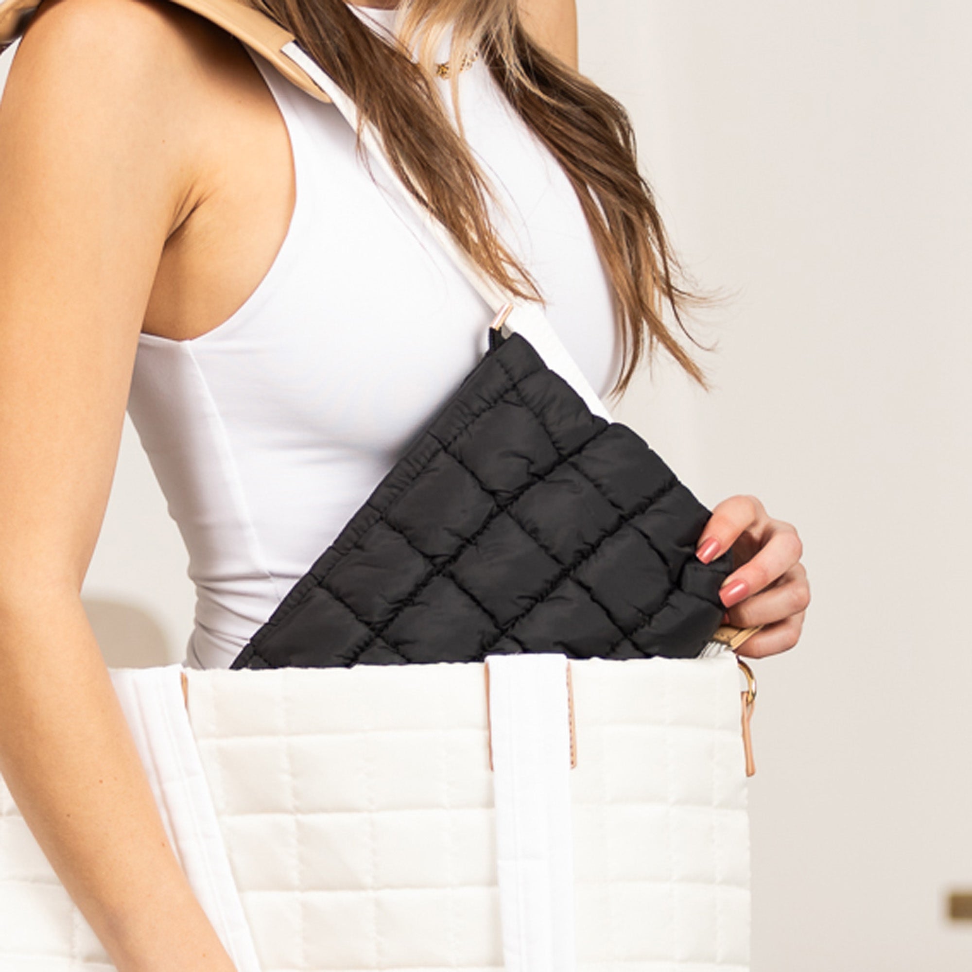 Aili’s Lainey Quilted Puffer Clutch Bag Nylon Tote Organizer