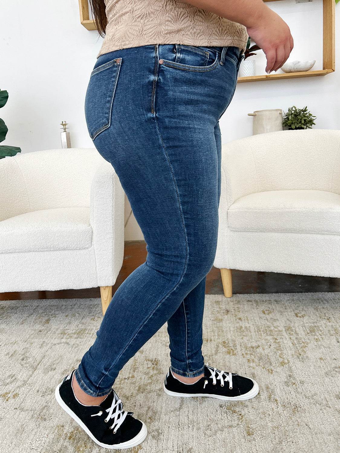 Judy Blue Full Size Classic Handsand Skinny Jeans - Rosa Apparel